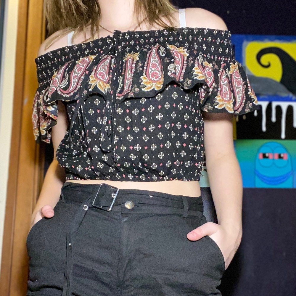 off the shoulder cropped tee